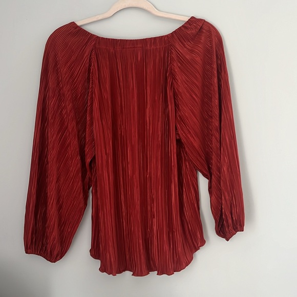 EUC Chico’s Blouse - Picture 2 of 4